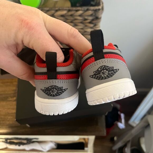 👟 Toddler Nike Air Jordan 1 Low Alt (TD) – Black/Cement Grey (Size 5C) - Picture 4 of 7